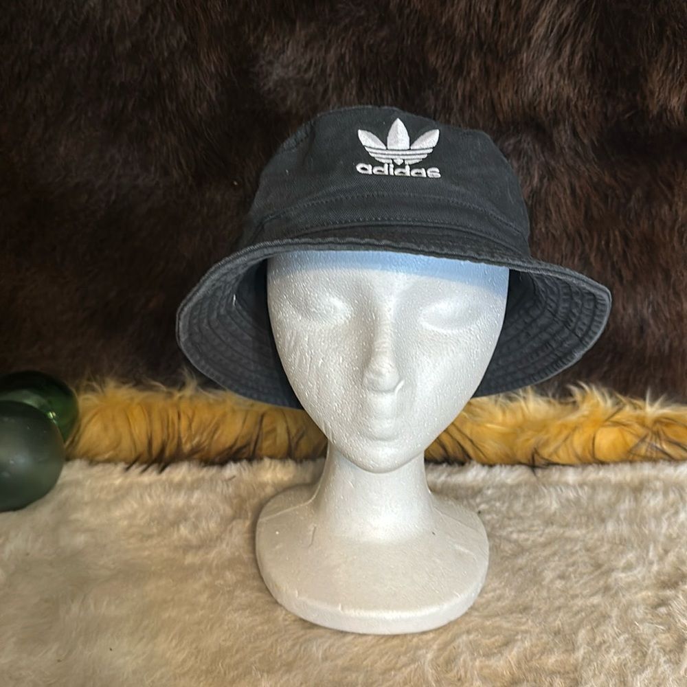 Adidas bucket hat OSFA (3300) - Picture 1 of 5